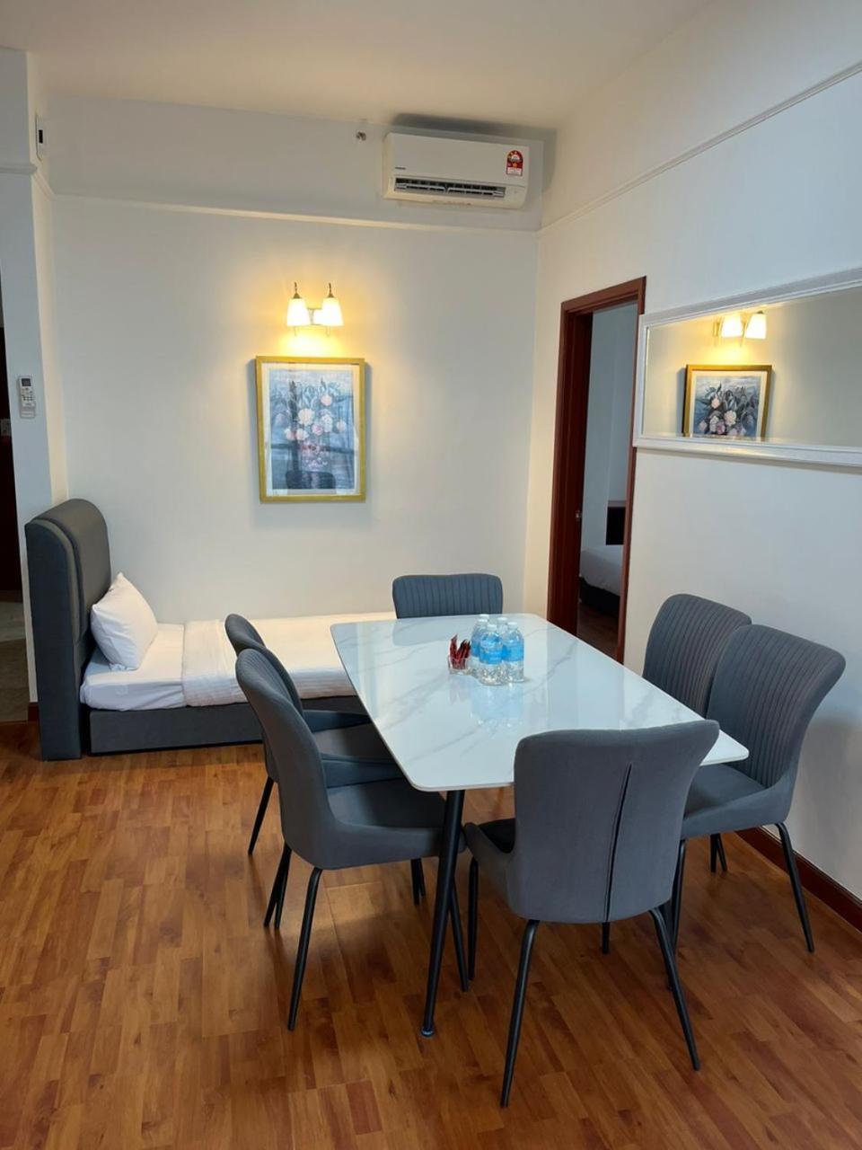Luxhouz Suites At Times Square Kuala Lumpur Exterior foto